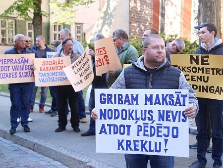 «Мы выйдем на улицы, если не будет нормальной скидки»: таксистам грозит массовое банкротство