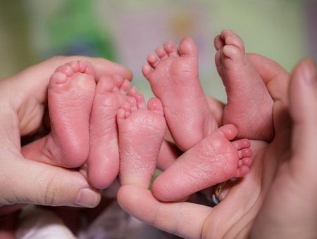 В Латвии набирает силу «вирус младенцев»: что это?