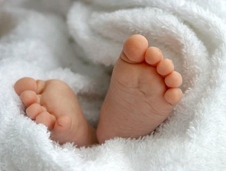 Latvijā reģistrēto jaundzimušo skaits desmit mēnešos sarucis par 10,1%