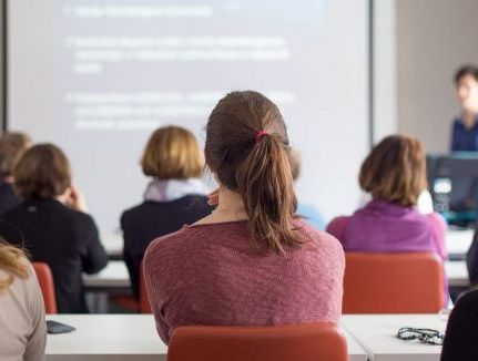 Иностранные выпускники вузов не хотят оставаться в Латвии: почему?