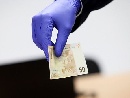 Повреждённые купюры теперь меняют по-новому: где и как?