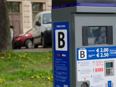 Первый час — бесплатно! Платная парковка в Риге подорожает, но обещают бонус