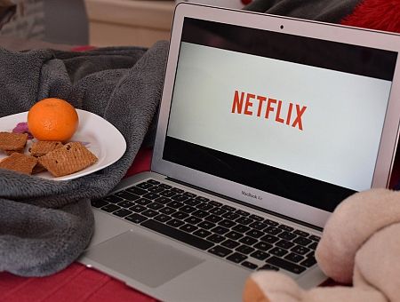 «Netflix смотрит на вас»: Техас обвиняет сервис в слежке за детьми