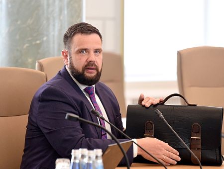«Зная всё это, почему ты, Янис, публично не резал вены?» Витенбергса спросили про airBaltic