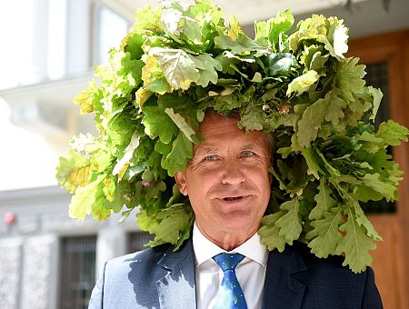 С клиентами только на государственном: депутаты поддержали законопроект Пунтулиса