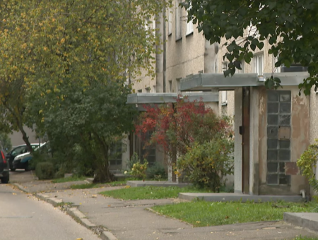 Тяжелобольная женщина терроризирует жителей Пурвциемса: и что им делать?