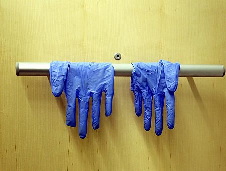 «Не хочу думать о квотах, хочу лечить»: врач в шоке от латвийской системы