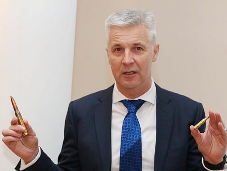 «Цвета, как в Туркменистане!» Артис Пабрикс возмущен происходящим в Риге