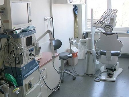 Pētījums: Gandrīz trīs ceturtdaļām bērnu Latvijā 12 gadu vecumā ir zobu bojājumi