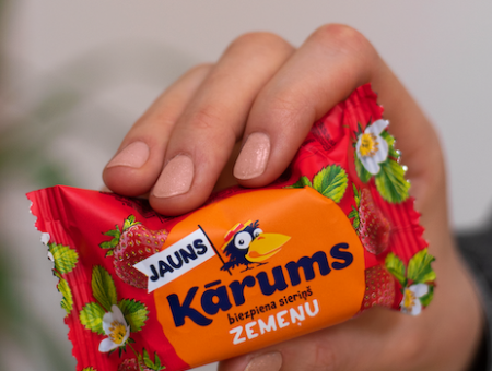 Женщина в шоке от цены на сырок «Карумс» в Литве (ФОТО)