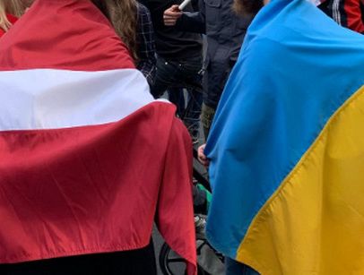 «Бред!» От украинцев требуют обязательного знания госязыка. Для ВНЖ?