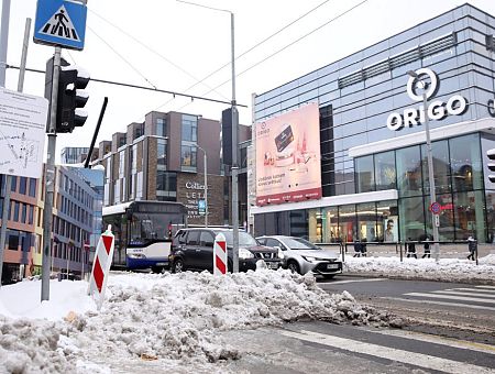 Одет был небогато: из кафе в «Ориго» вытолкали мужчину, купившего себе чашку кофе