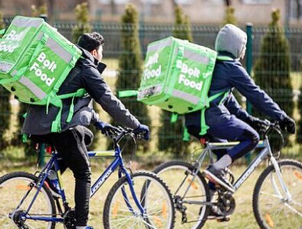 Три нарушения — вон из Латвии! Сейм ужесточил правила для иностранцев