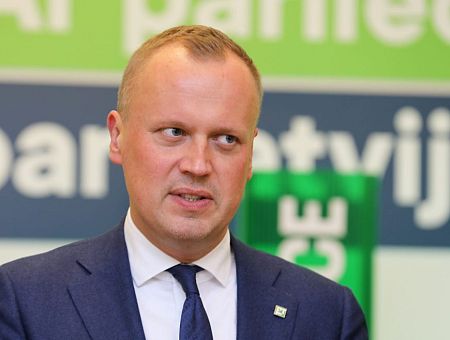 «Не о пасхальных традициях надо президенту думать!» Депутат Сейма — о ситуации в стране