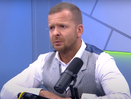 Штраф 2500 евро за детский праздник: Росликов расплачивается за русский язык