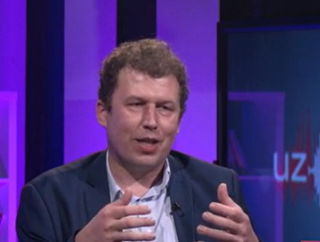 В эпоху ИИ — миллионы на инструкции: Сакс Константинов взбешен разбазариванием денег на бумаги, вместо детей