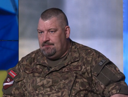 В России из молодёжи воспитывают бездумных рабов, у нас — патриотов страны: Слайдиньш