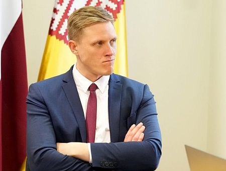 Домбрава сдал назад: в кричать «Спасите! Помогите!» по-русски можно Домбрава сдал назад: в кричать «Спасите! Помогите!» по-русски можно