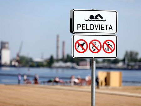 No Rīgas peldvietām siltākais ūdens Daugavā pie Ķīpsalas