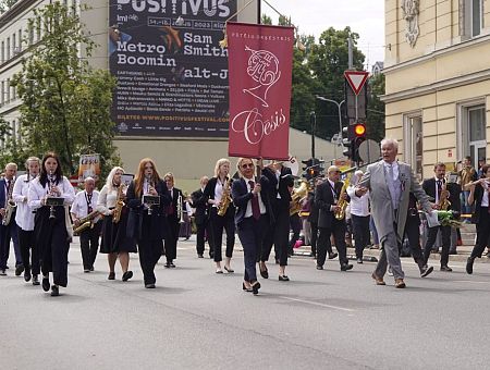 Skolu jaunatnes dziesmu un deju svētku dēļ daudzviet Rīgā slēgs vai mainīs esošo satiksmes organizāciju