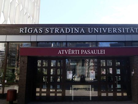 Бесплатная парковка: 30 минут у больниц и два часа у торговых центров. Какого черта?