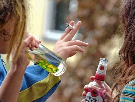 Зачем подростки режут руки? Таких случаев стало в десять раз больше