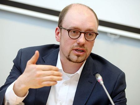 Убрать могилки отцов-основателей Латвии от мусора «патриотам» некогда — они заняты травлей русскоязычных: Ханов Убрать могилки отцов-основателей Латвии от мусора «патриотам» некогда — они заняты травлей русскоязычных: Ханов