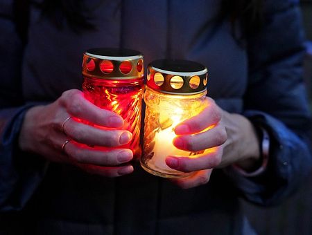 За каждого умершего по 200 евро: полицейских подозревают в сговоре с похоронными фирмами