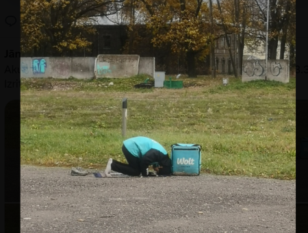 «Если нет другого места»: нужно построить мечеть, чтобы не молились на улице?