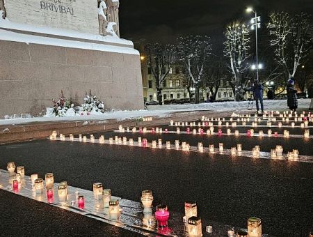 Сожгли храм вместе с находившимися в нём людьми: сегодня в Риге поминают жертв холокоста