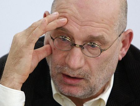 Украина — предпоследняя страна, где я хотел бы оказаться: Акунин о сносе памятников Ахматовой и Булгакову