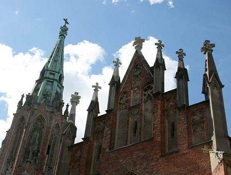 Площадь у старой церкви Св. Гертруды хотят переделать почти за миллион; многие рижане против