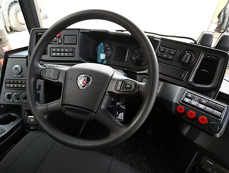 Скользко? Ночью в кювет съехал пассажирский автобус Скользко? Ночью в кювет съехал пассажирский автобус