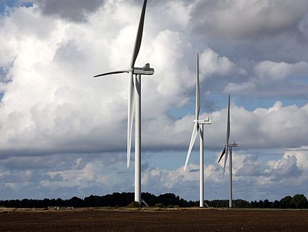 Это уже «красный флажок»: сколько ещё в Латвии ржавых и старых ветряков?