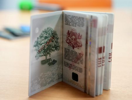 Saeima piešķir Latvijas pilsonību filmu producentei Kabacinai