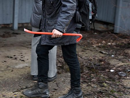 Жестокая расправа над питомцем: вор прикончил собаку с особым цинизмом