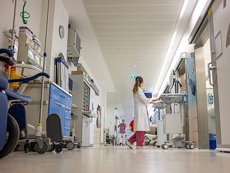 Подумаешь, больно: больница Страдиня правильно отказалась оперировать женщину с пулевым ранением?