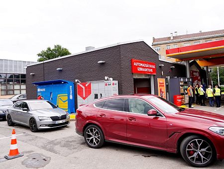 Требуют говорить по-русски! Работники заправок жалуются на хамство клиентов