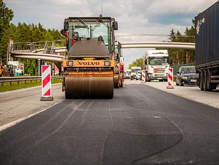 Уже завтра: надолго закрывается важный участок латвийской автомагистрали