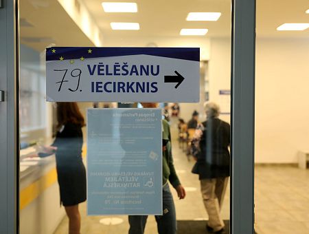 Возникает соблазн удержаться у власти, отменив итоги выборов: политолог о грозящей Латвии опасности