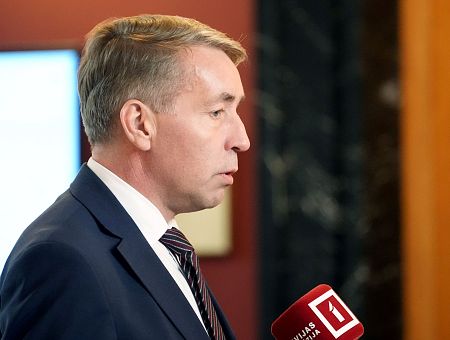 Многие депутаты думают, что деньги растут на деревьях: Аугулис о главной трагедии госуправления