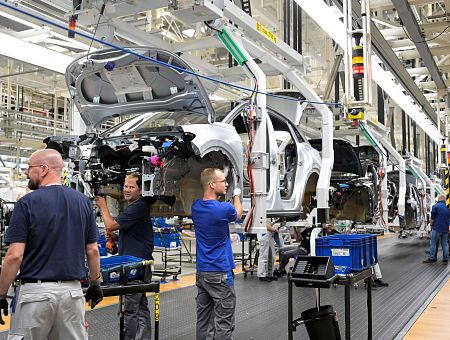 Крах немецкого автопрома? VW готовится уволить до 100 000 сотрудников