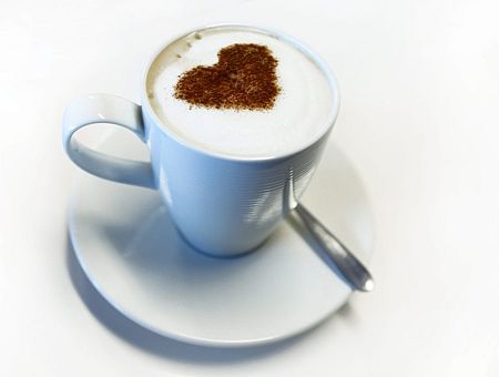 В Айзкраукле мужчина с ножом напал на посетителей кафе