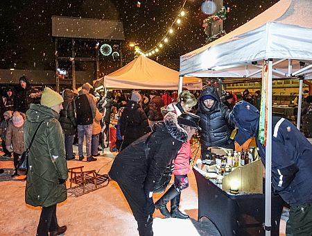 12 000 евро за десяток столов для уличной торговли: очередное улучшение Риги