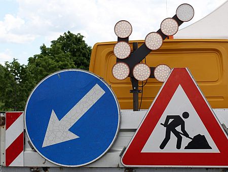 Путь в один конец: как депутаты проложили свежий асфальт к своим домам Путь в один конец: как депутаты проложили свежий асфальт к своим домам