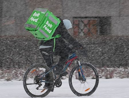 «Надоела доставка холодной еды!» В соцсети хотят альтернативу Wolt и Bolt