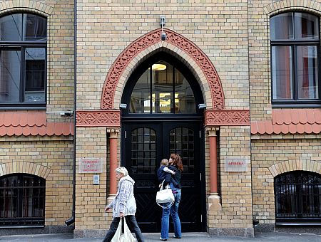 Vāc parakstus par diennakts neatliekamās palīdzības atjaunošanu Rīgas 1. slimnīcā