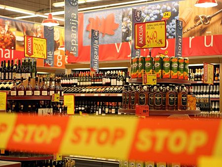 Почти год ограничений: стали ли пить меньше из-за запрета на продажу алкоголя?