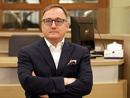 Kazāka ienākumi pērn veidoja 221 900 eiro