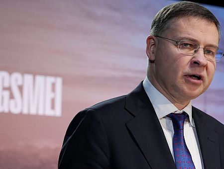 «Энергокризис не заставит ЕС закупать у России нефть и газ»: Домбровскис
